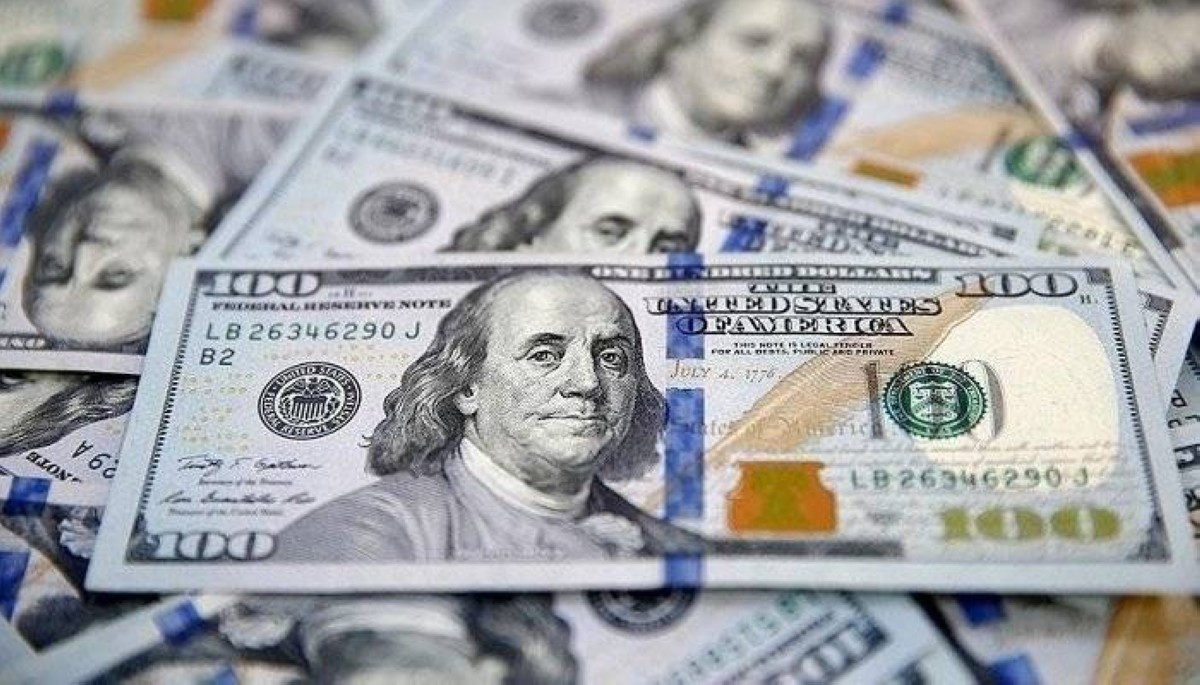 الدولار يشهد انخفاضاً طفيفاً أمام العملات الرئيسية