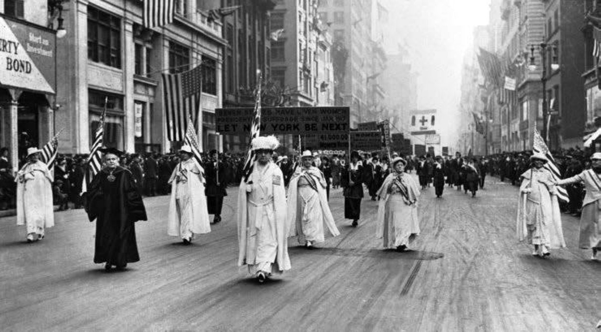 1920 التعديل الـ19 للدستور الأمريكي والذي منح المرأة حق التصويت.
