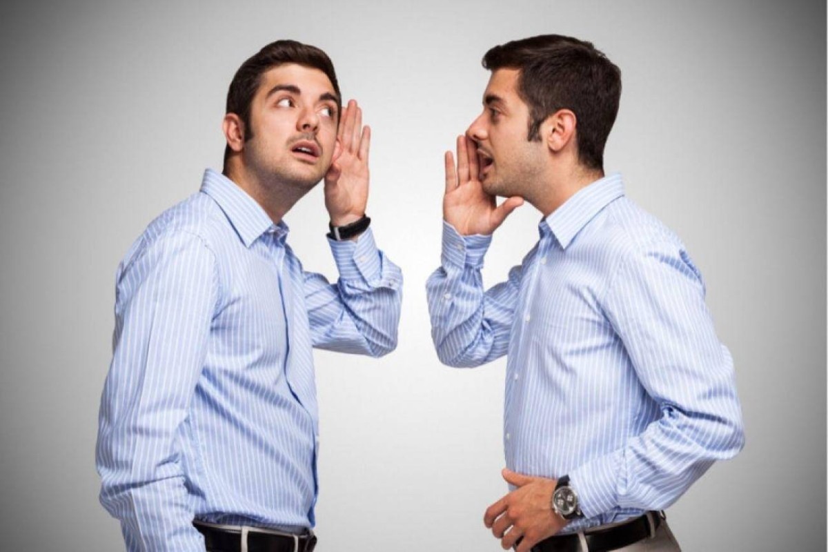 عادة نفعلها جميعاً.. ماذا يعني الحديث مع النفس طوال الوقت؟