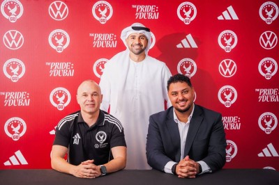الإسباني إنييستا يدشن مشواره التدريبي من ملاعب الإمارات أمام دبا