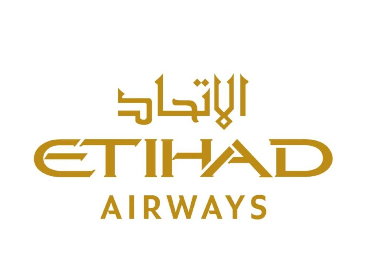 هدى المسلّمي.. أول مدرّبة للطيارين في الإمارات