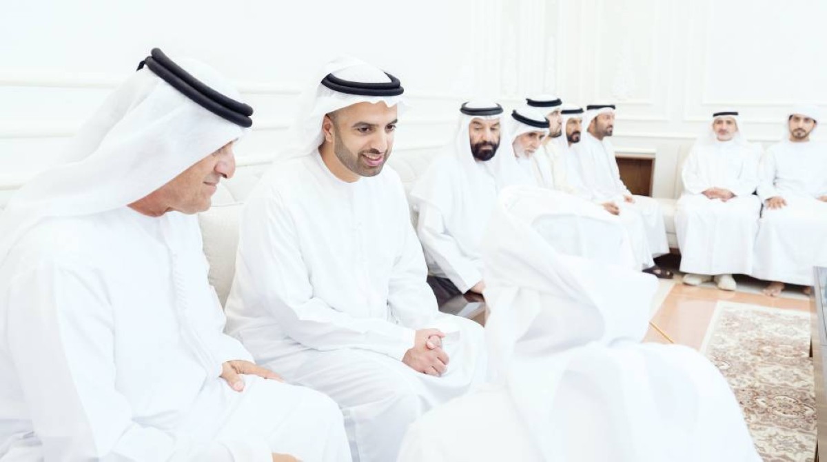 محمد بن سعود خلال تقديمه واجب العزاء