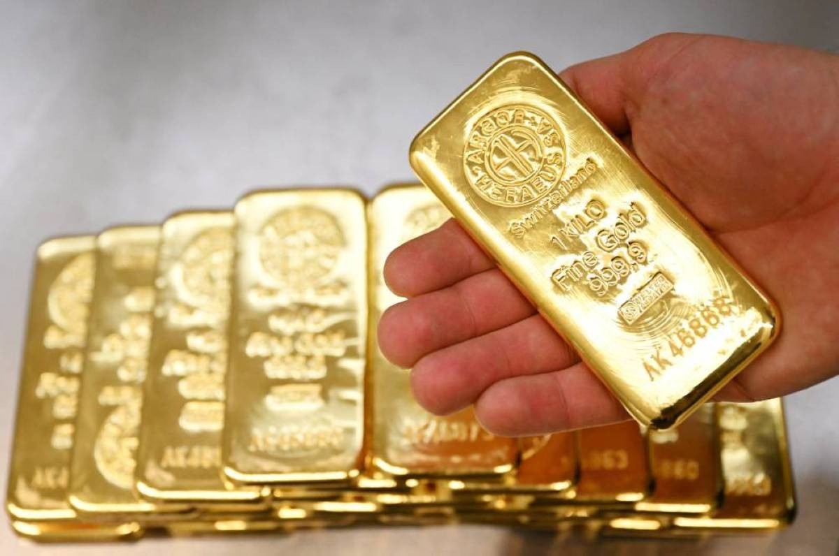 الإمارات.. الذهب إلى أدنى مستوى في أسبوعين والفضة دون 8 دراهم