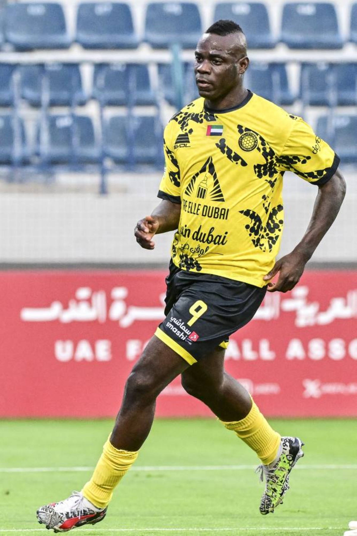 بالوتيلي: احترافي في الإمارات مشروع وليس من أجل المال