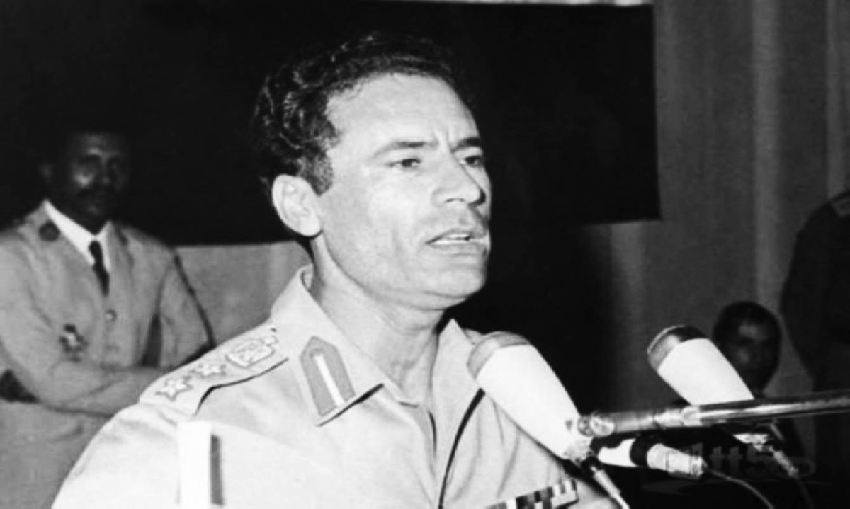1969 - معمر القذافي يقوم بانقلاب عسكري ويستولي على السلطة في ليبيا.