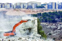 إسرائيل توسّع استيطان الضفة وتحاصر القدس