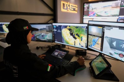 إماراتيتان في سماء المستقبل بالطائرات المسيّرة