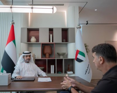 حمدان بن مبارك يلتقي الكرواتي زلاتكو داليتش مدرب منتخبنا الوطني