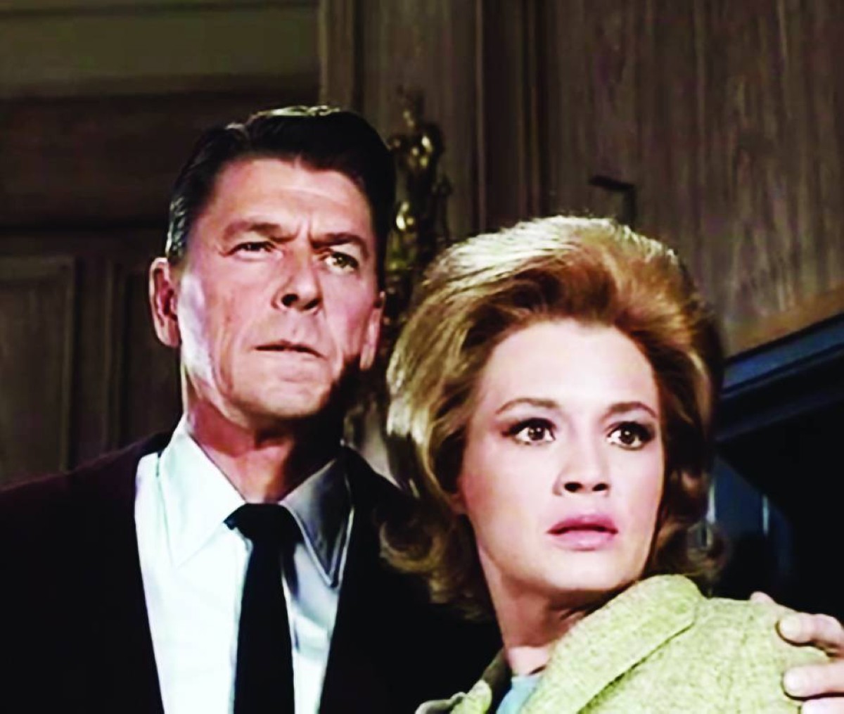 رونالد ريغن و آنجي ديكنسن في «القتلة» 1964