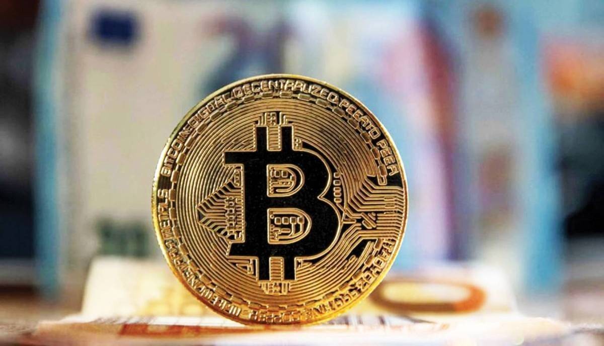 أكبر تدفقات شهرية لصناديق «بتكوين» في 14 شهراً