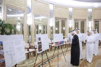 حمدان بن زايد خلال اطلاعه على أبرز المشاريع والبرامج