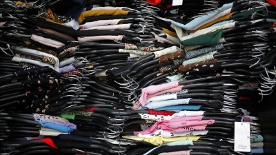 15 إلى 45 مليار قطعة قد لا تُباع.. أوروبا تكبس الفرامل على صناع الأزياء