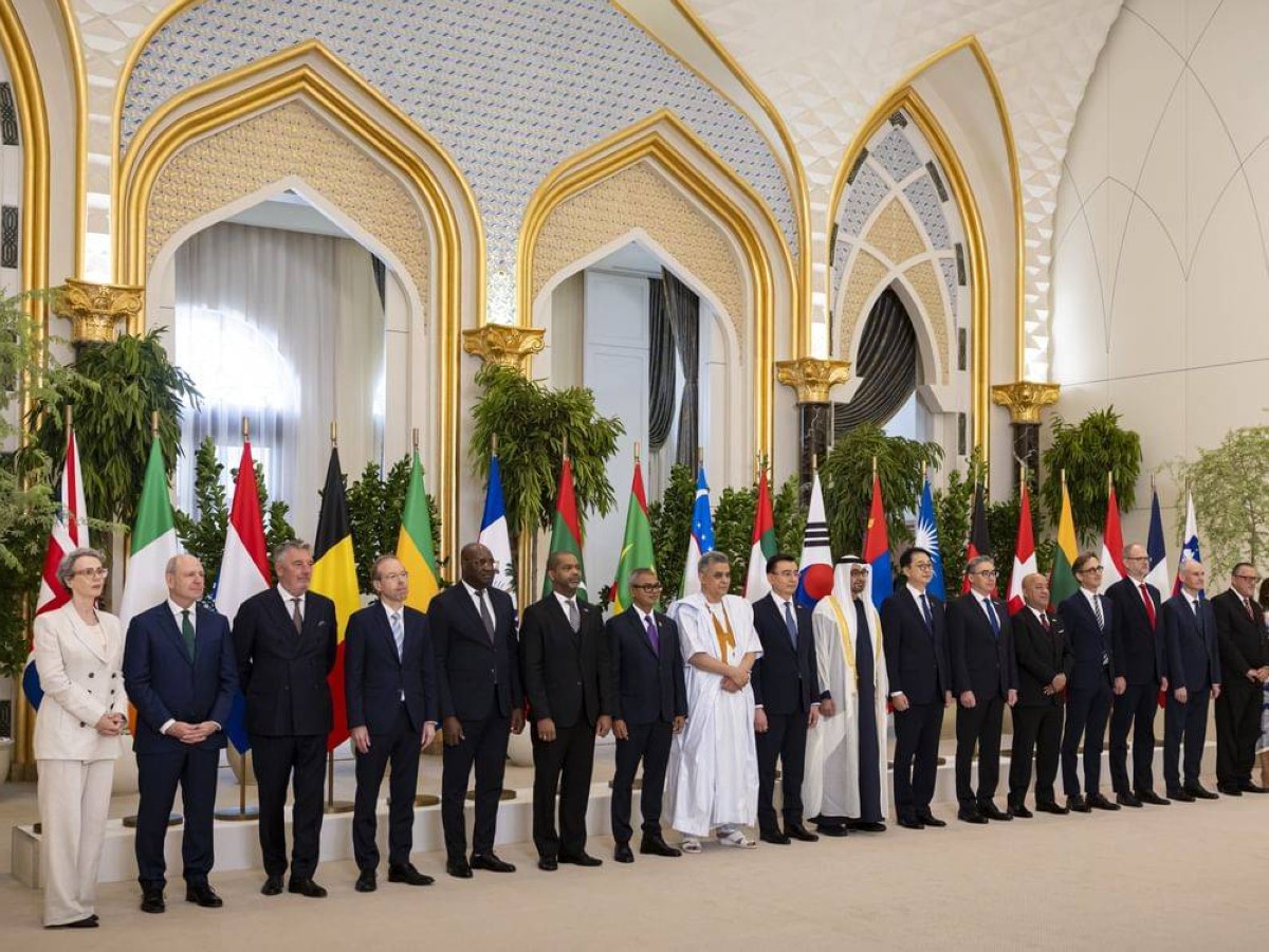 رئيس الدولة يتسلم أوراق اعتماد عدد من السفراء لدى الإمارات بحضور منصور بن زايد
