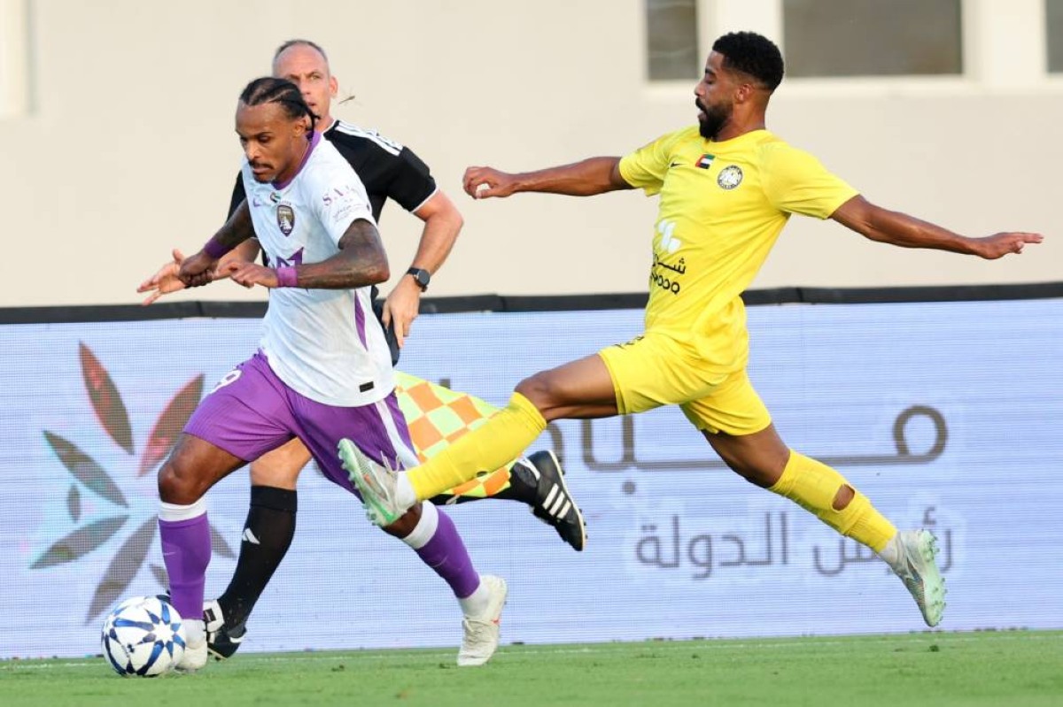 العين يصطاد نمور كلباء بهدفين ويتصدر دوري المحترفين