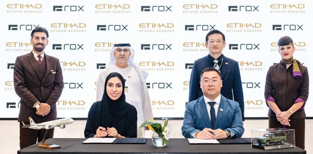 تفاهم بين الاتحاد للطيران و«ROX» لتطوير تجارب السفر