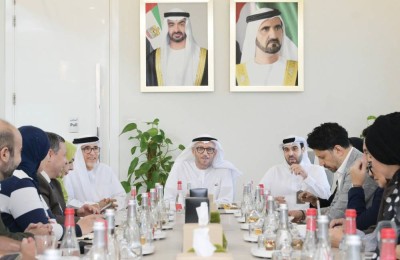 محمد المري متحدثاً خلال المؤتمر الصحفي
