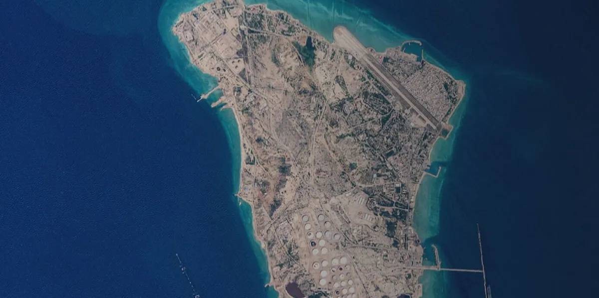 إيران.. دوي انفجارات قرب جزيرة خرج والمصدر غير معروف