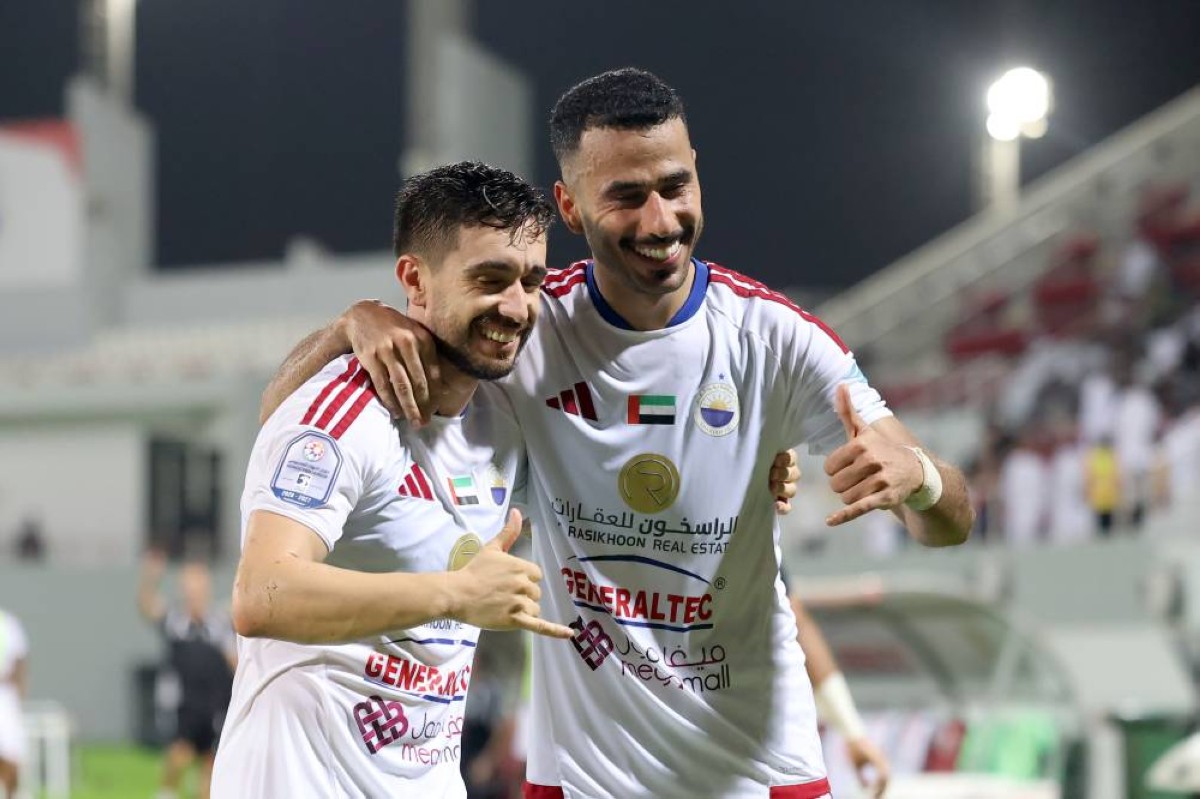 كورنادو يحتفظ بكرة الهاتريك في مرمى يونايتد (فيديو)