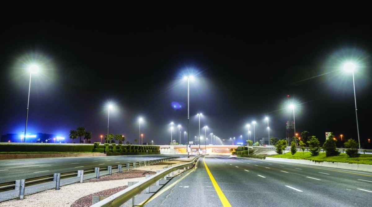 «طرق دبي» تستغل ساعات الليل لتنفيذ أعمال الصيانة والتشغيل والتأهيل الدورية والوقائية