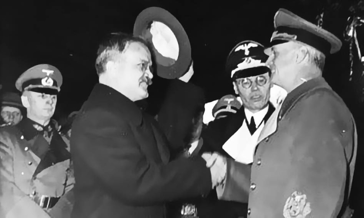 1955 -  إقامة علاقات دبلوماسية بين ألمانيا الغربية والاتحاد السوفييتي