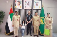 خلال استقبال الطفلة ناي أنس ووالدها