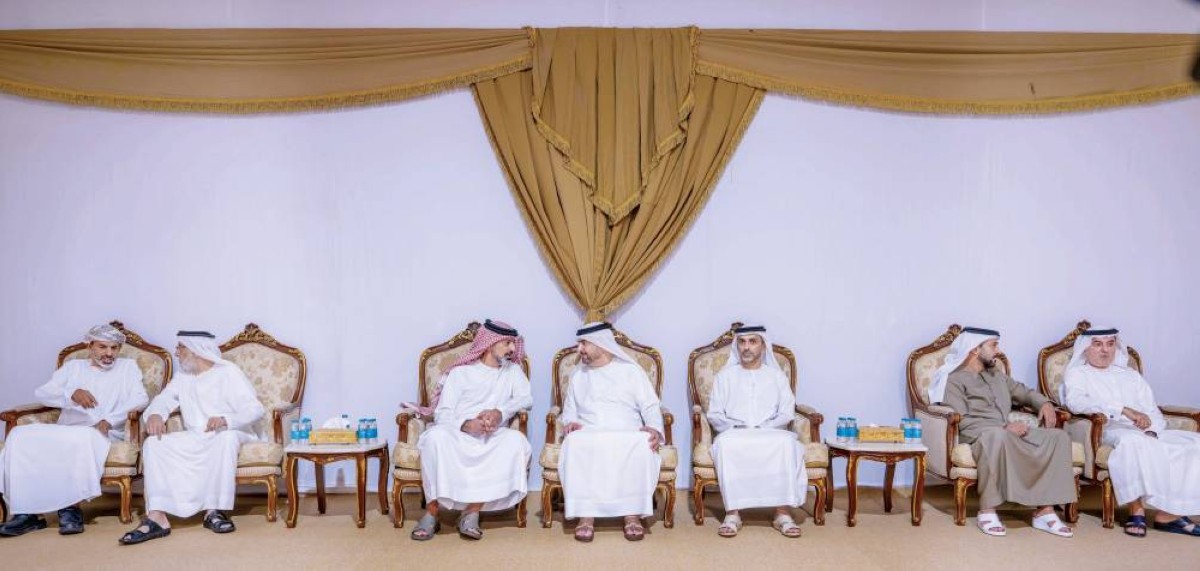 عمار النعيمي مقدماً واجب العزاء إلى عبدالله بن سالم بحضور أحمد النعيمي