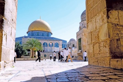 مستوطنون خلال اقتحامهم باحات المسجد الأقصى في القدس