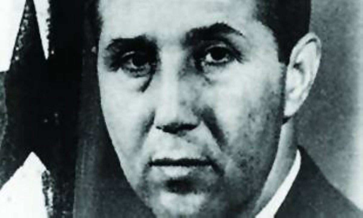 1963 انتخاب أحمد بن بلة رئيساً للجزائر.
