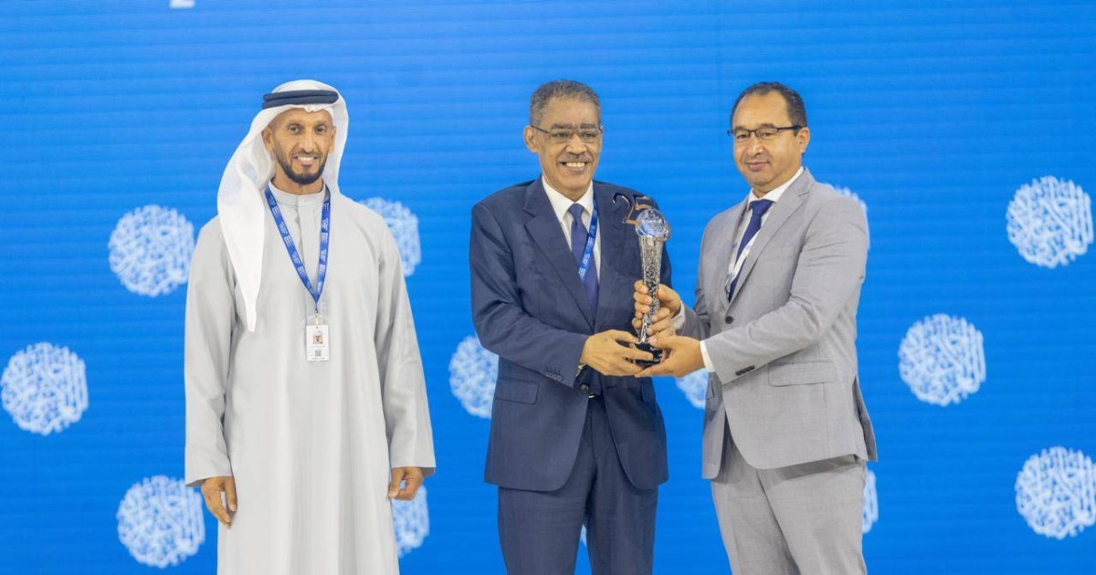 «البيان» تحصد جائزة الإعلام العربي عن فئة «التحقيقات الصحافية»