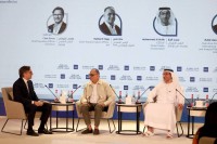 محمد الملا ونخلة الحاج ورفعت حميدوف خلال الجلسة       | تصوير: سالم خميس