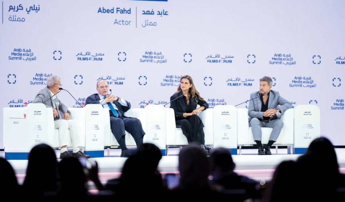 صادق الصبّاح ونيللي كريم وعابد فهد خلال جلسة أدارها مصطفى الآغا