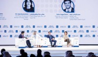 عبدالله بن طوق وحكمت حاجييف وماكا بوتشوريشفيلي خلال الجلسة