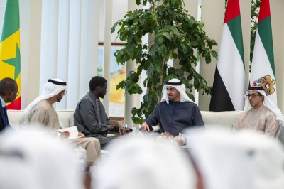 محمد بن زايد ورئيس السنغال يبحثان تعزيز علاقات التعاون بين البلدين