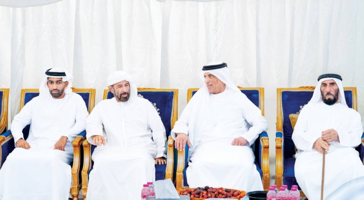 سعود بن صقر خلال تقديم واجب العزاء