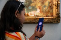 متحف اللوفر أبوظبي يطلق «رفيق الفن»