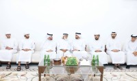 سيف بن زايد خلال تقديم واجب العزاء إلى أسرة الشهيد سعيد الشامسي