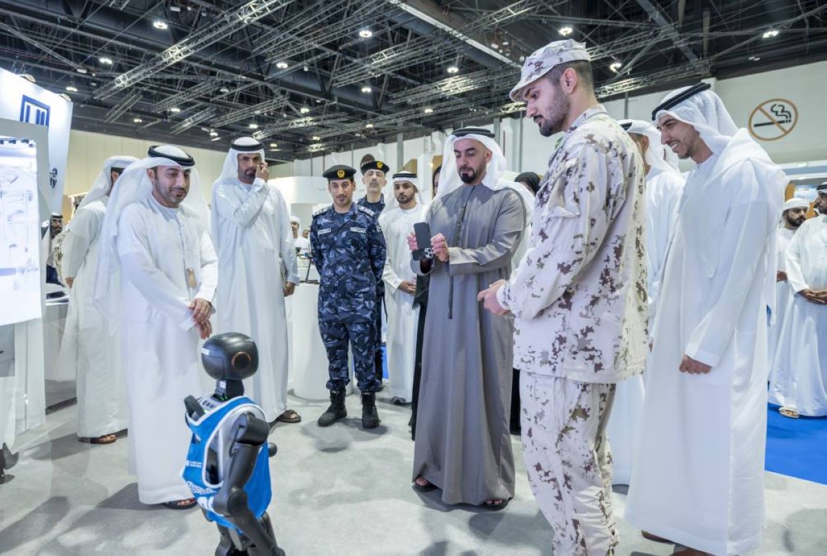 سيف بن زايد يزور معرض "واجهة التعليم 2026"