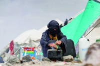معارك وغارات على مواقع حوثية في تعز