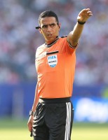 الحكم المغربي جلال جيد يدير مواجهة الكويت والعراق في "خليجي 27"