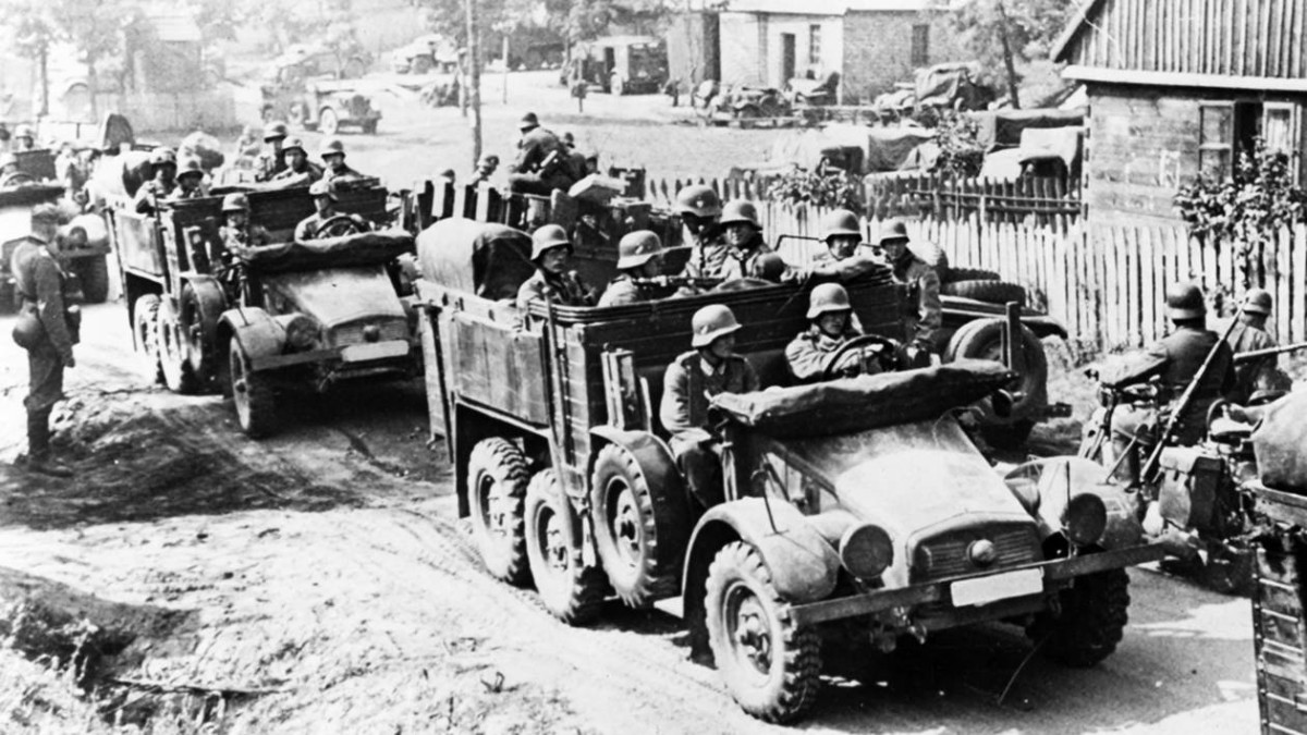 1939 - استسلام بولندا في بداية الحرب العالمية الثانية.