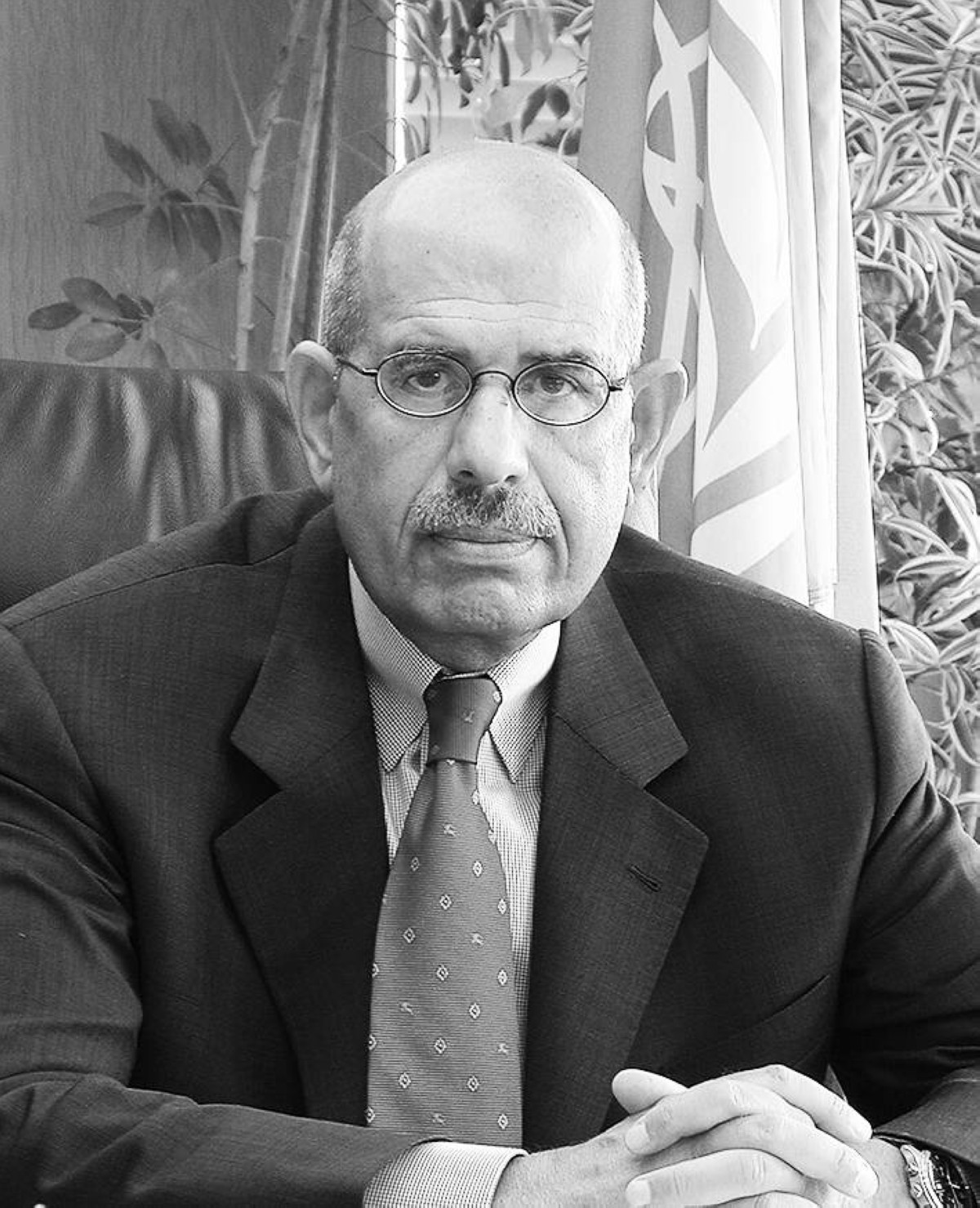 1997 -  انتخاب محمد البرادعي رئيساً للوكالة الدولية للطاقة الذرية.