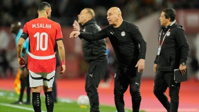 صلاح يغادر معسكر منتخب مصر.. ما علاقة حسام حسن؟