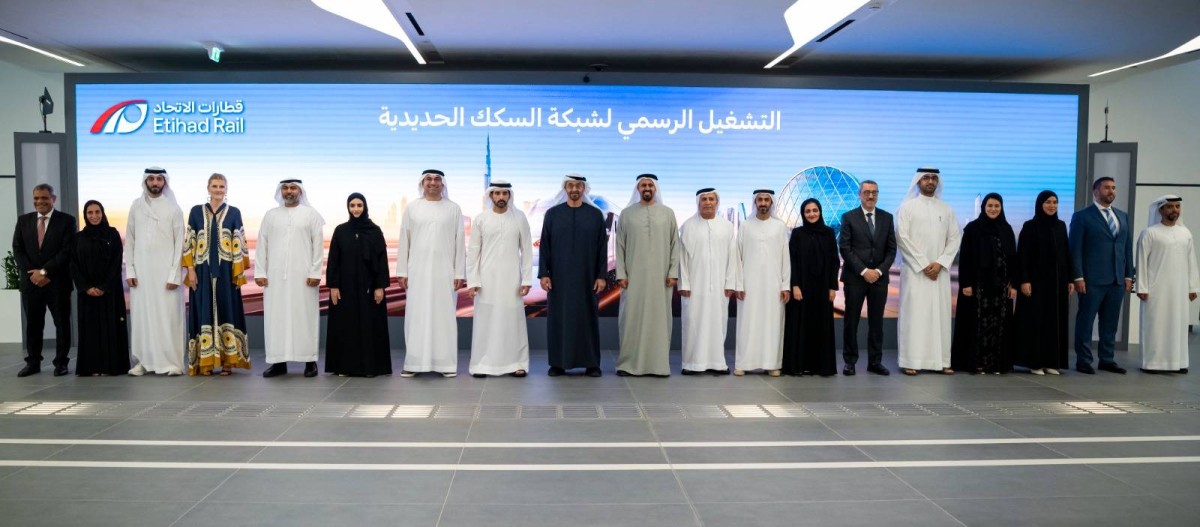 رئيس الدولة يستقلّ قطار الاتحاد من أبوظبي إلى دبي