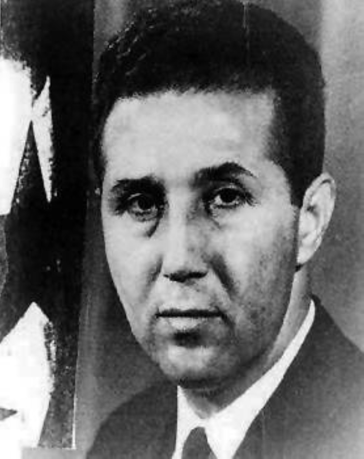 1962 أحمد بن بلة يتولى منصب رئيس أول حكومة جزائرية بعد الاستقلال.
