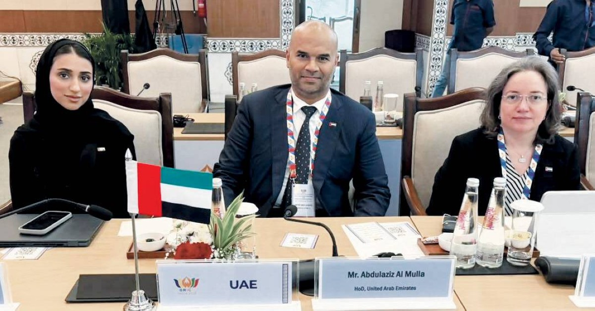 عبدالعزيز الملا خلال الاجتماع