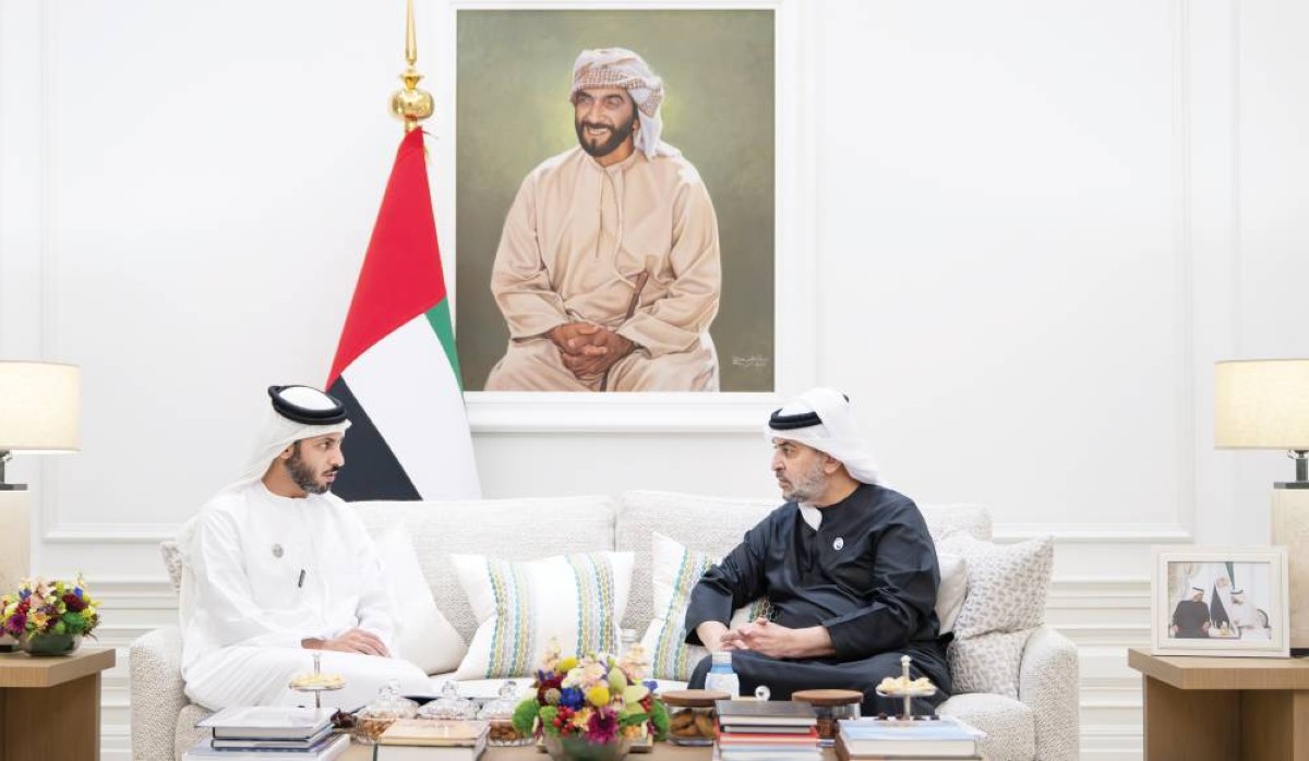حمدان بن زايد خلال استقبال زايد بن حمد