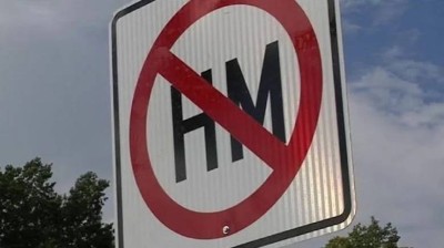 تراها على الطريق ولا تعرف معناها؟.. ما السر وراء علامة «NO HM» الغامضة