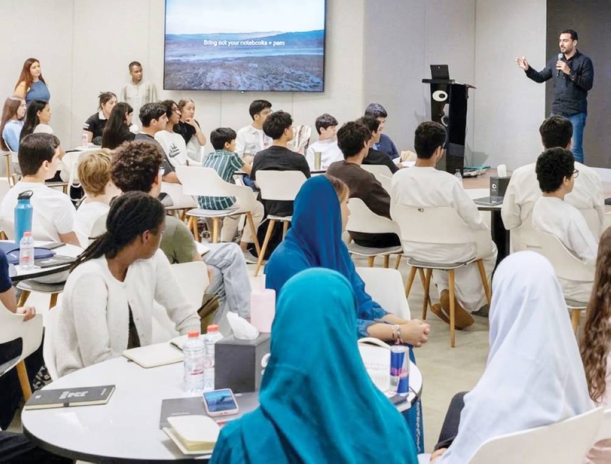 مشاركون في البرنامج خلال إحدى الورش