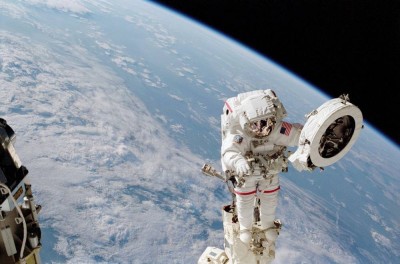 ثوانٍ مرعبة في الفراغ.. ماذا يحدث للإنسان دون بدلة فضاء؟