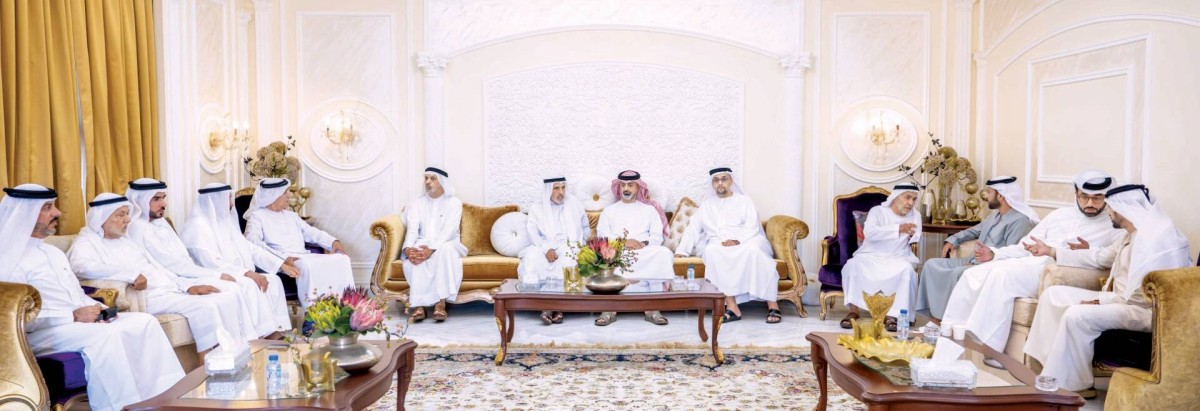 عمار وعبدالعزيز وراشد النعيمي خلال تقديمهم واجب العزاء